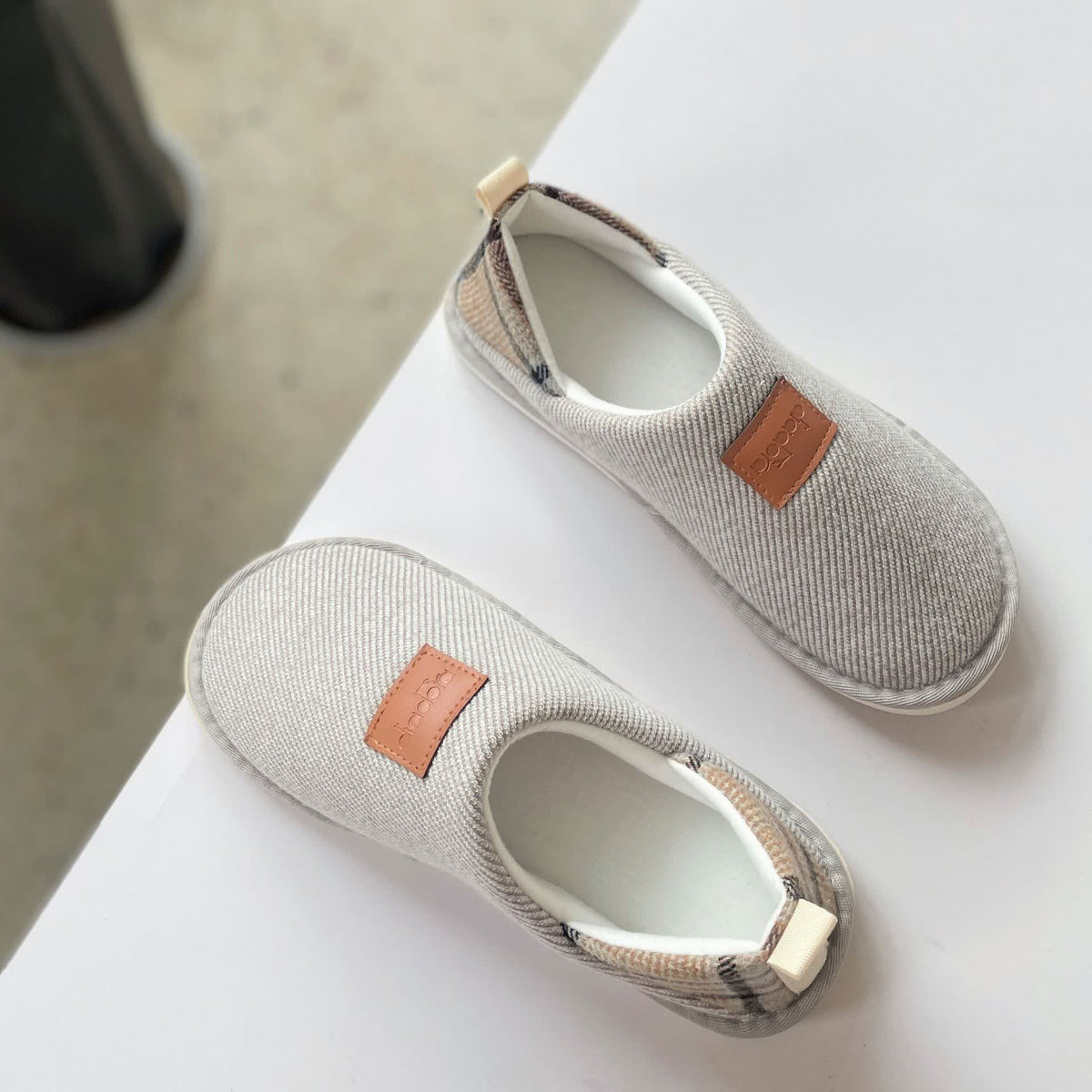 Simple Plaid Stitching Non-slip Slippers - image 13