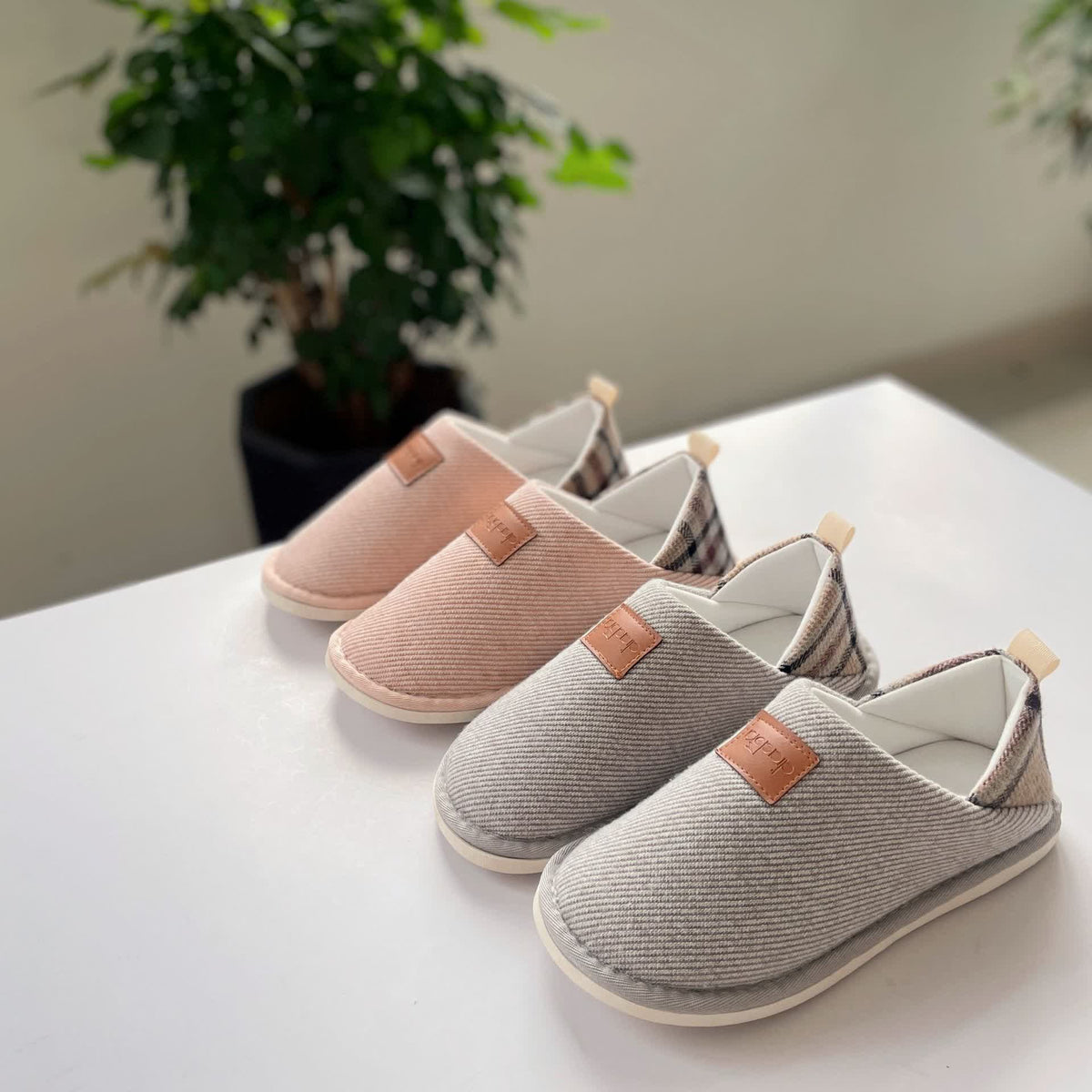 Simple Plaid Stitching Non-slip Slippers - image 0