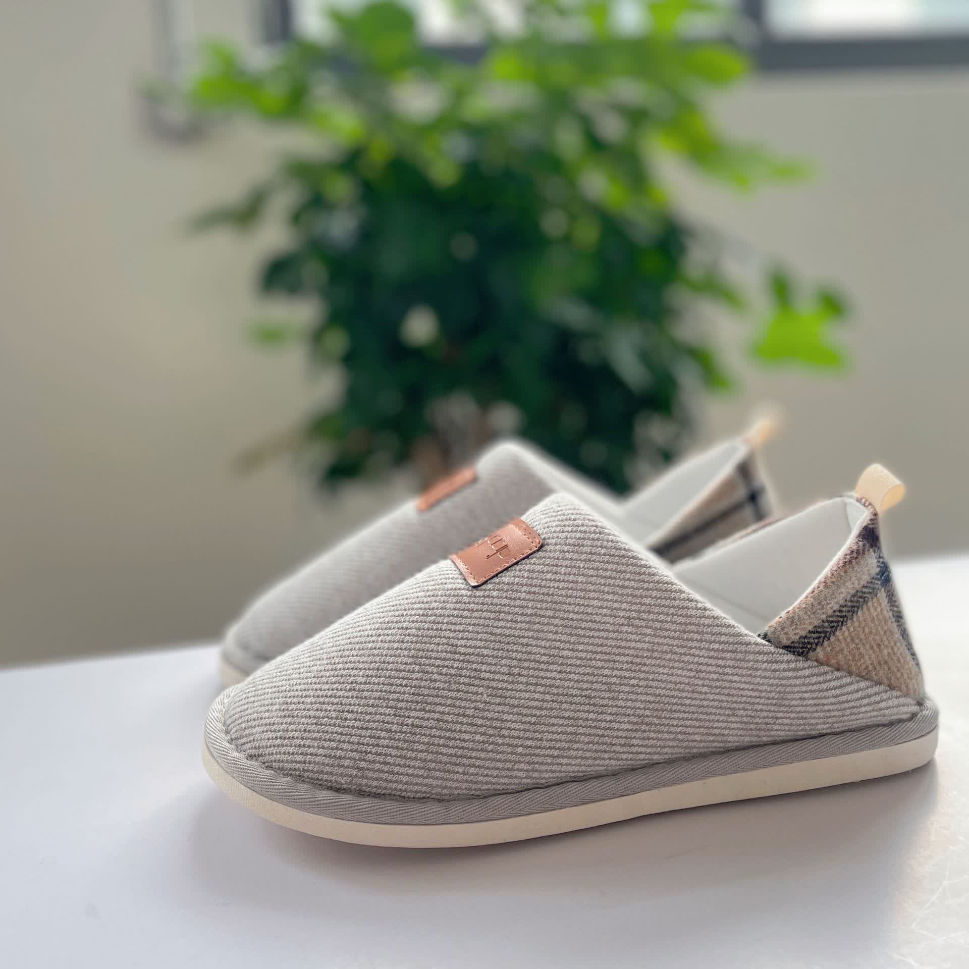 Simple Plaid Stitching Non-slip Slippers - image 9