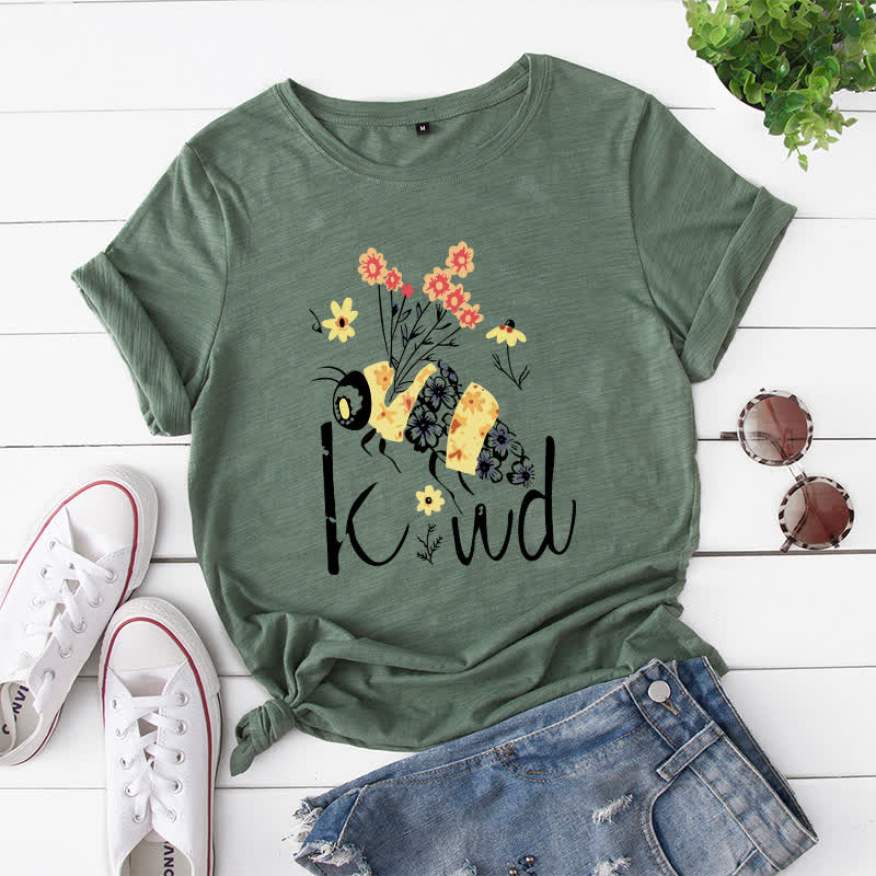 Plus Size Creative Bee Floral Print Short Sleeve T-Shirt - Army Green - 5XL - image 6